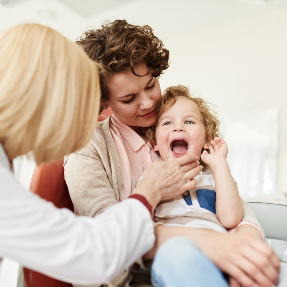 childrens dentist of everbright smiles scarborough examining patient